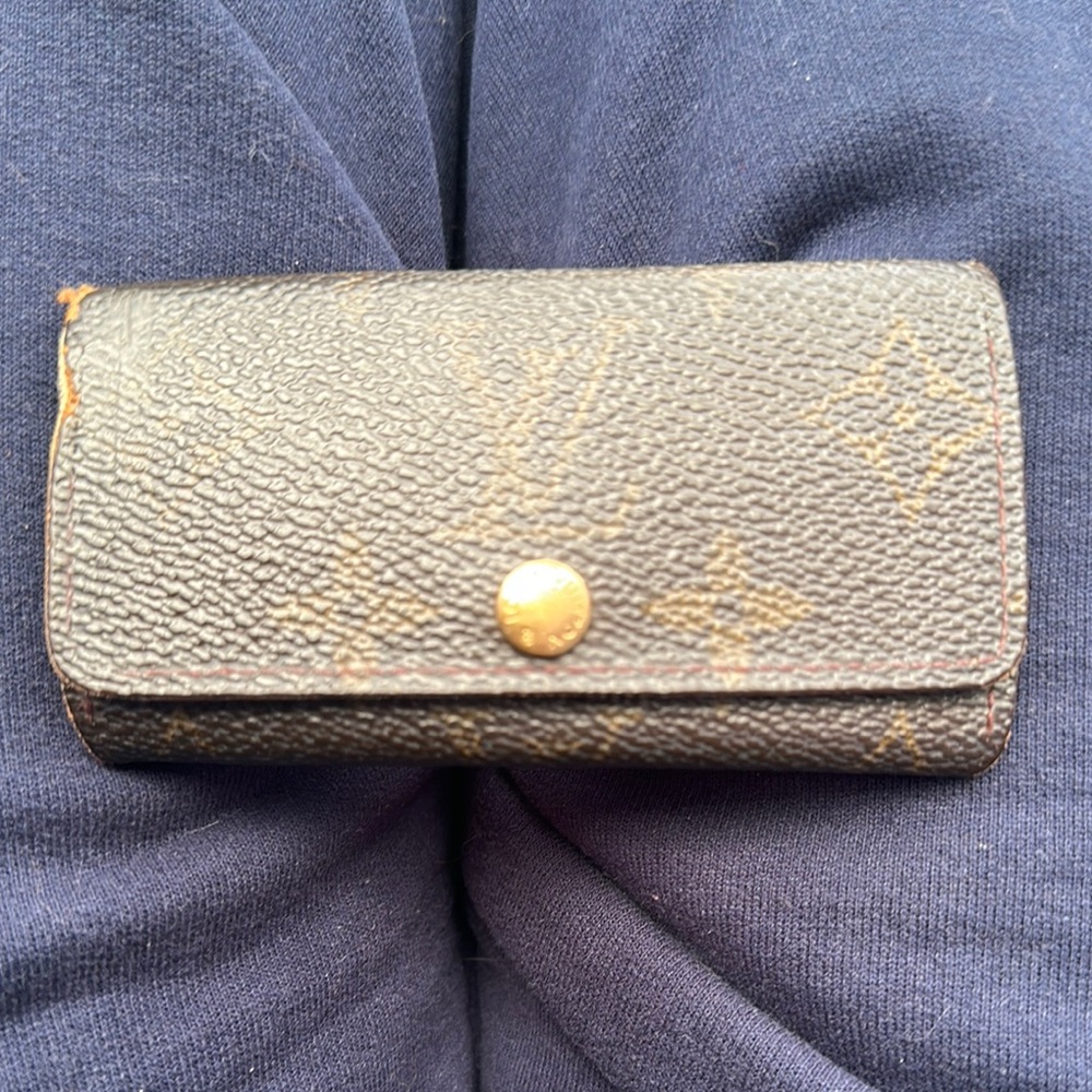 Louis Vuitton brown Monogram 4 Key Holder damaged